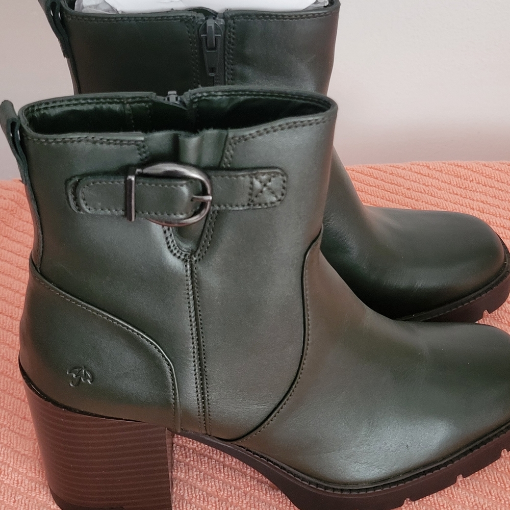 NATURALIZER ANKLE BOOTS